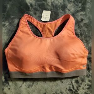 LIKE NEW NIKE SPORTS BRA SIZE S